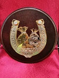 Подкова на дерев.медальоне "2 мешка удачи" (позолота/шкатулка) Златоуст